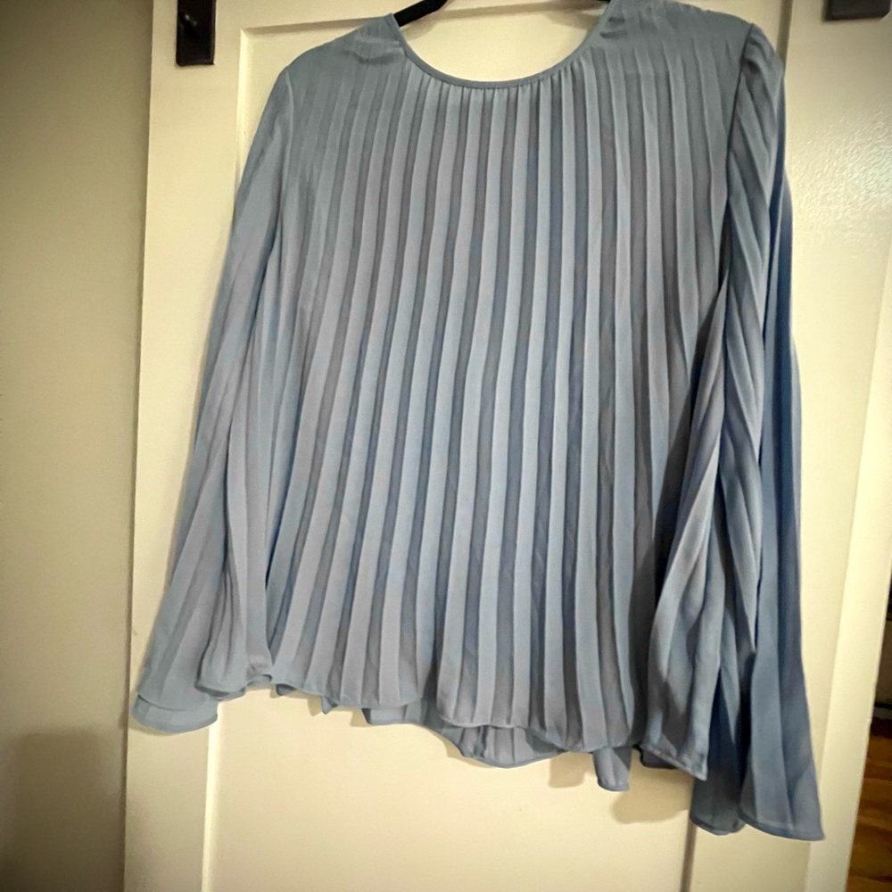 Elegant Blue H&M Pinch Pleat Women's Top! Bell Sleeves!
